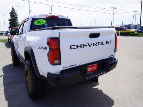 Used 2024 Chevrolet Colorado ZR2 w/ Technology Package AWD/4WD image 8