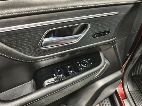 Used 2025 INFINITI QX80 Sensory image 15