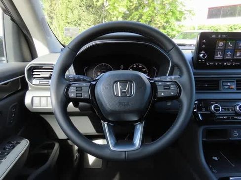 New 2025 Honda Pilot EX-L image 17