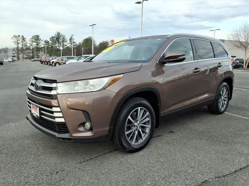 Used 2019 Toyota Highlander XLE image 14
