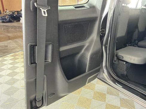 Used 2018 Toyota Tacoma SR image 16