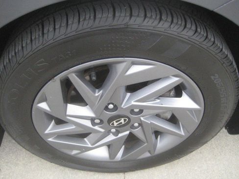 Used 2024 Hyundai Elantra SEL FWD image 9