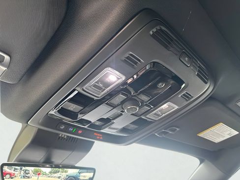 New 2026 GMC Yukon Denali Ultimate w/ LPO, Floor Liner Package AWD/4WD image 17
