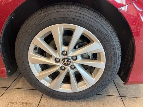 Used 2021 Toyota Camry LE image 9