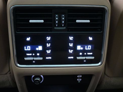 Used 2022 Porsche Cayenne Platinum Edition AWD/4WD image 22