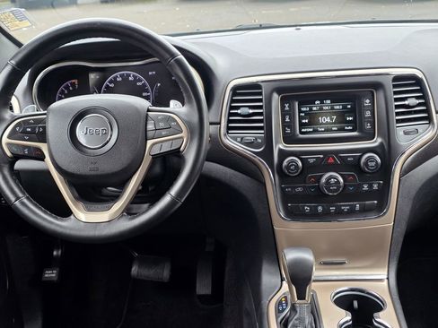 Used 2017 Jeep Grand Cherokee Laredo w/ Quick Order Package 23E image 11