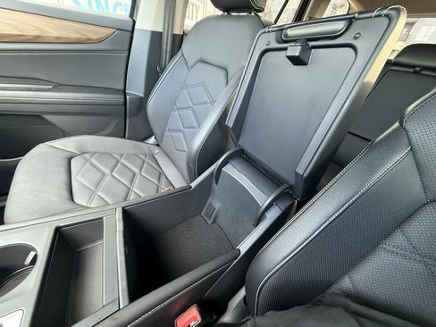 Used 2024 Volkswagen Atlas SE image 27