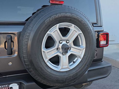 Used 2018 Jeep Wrangler Unlimited Sport S image 29