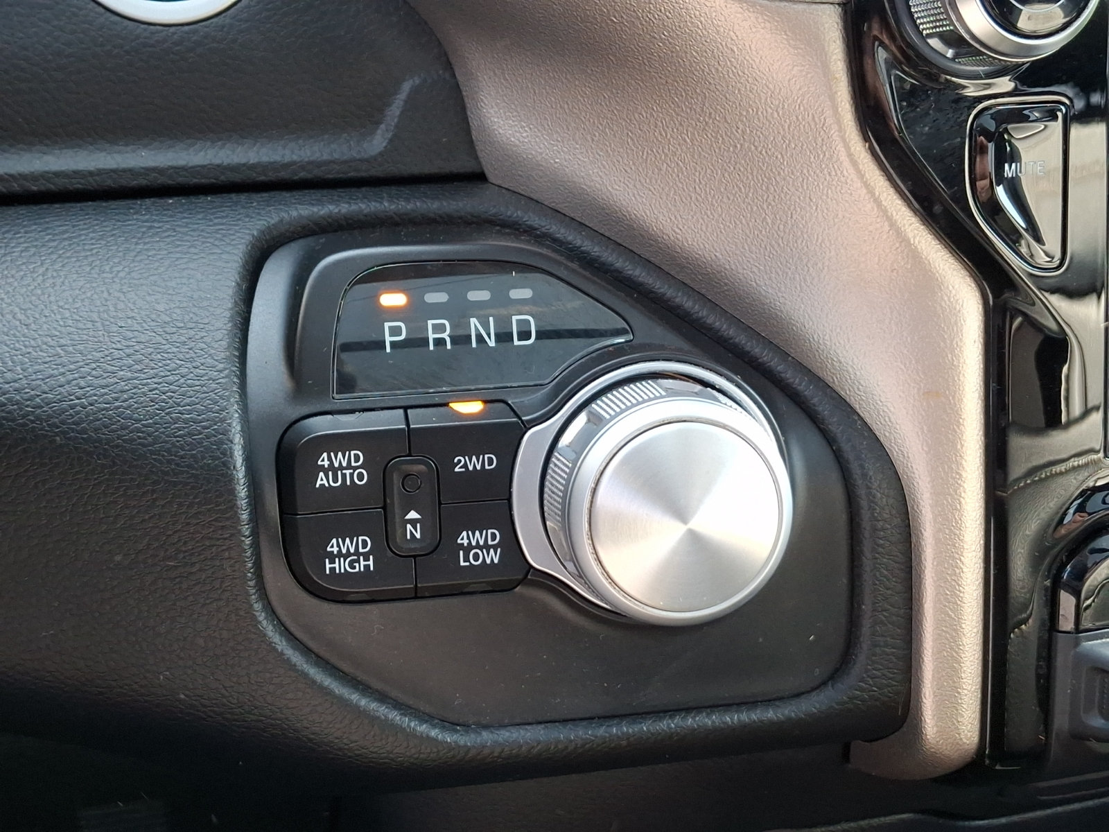 Used 2020 RAM 1500 Laramie AWD/4WD image 15