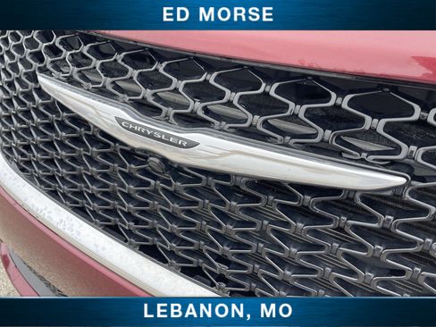 Used 2023 Chrysler Pacifica Touring-L FWD image 31