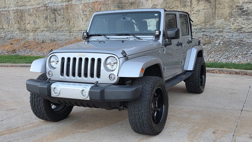 Used 2014 Jeep Wrangler Unlimited Sahara AWD/4WD image 5