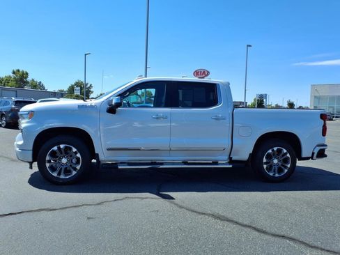 Used 2022 Chevrolet Silverado 1500 High Country w/ Technology Package image 5