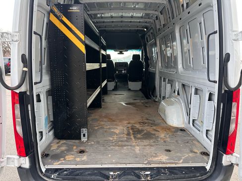 Used 2022 Mercedes-Benz Sprinter 2500 image 3