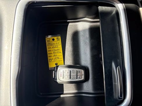Used 2023 Chrysler Pacifica Touring-L FWD image 43