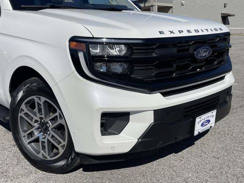 Certified 2025 Ford Expedition Active image 9