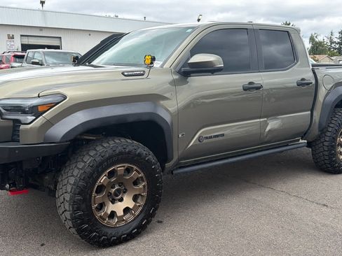 Used 2024 Toyota Tacoma 4x4 Double Cab Hybrid image 2