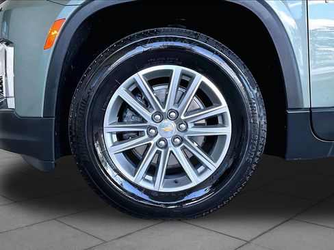 Used 2022 Chevrolet Traverse LT FWD image 11