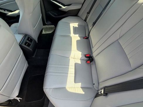 Used 2018 Honda Accord Touring image 9