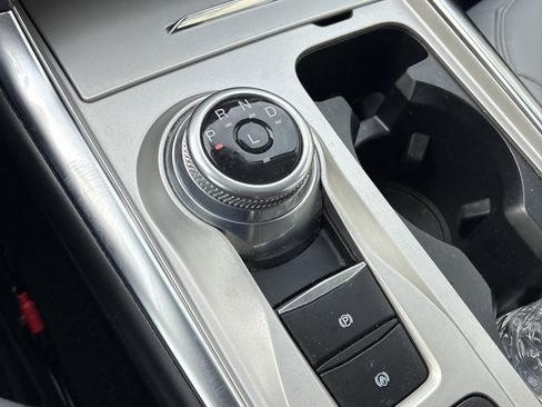 Used 2021 Ford Explorer XLT w/ Equipment Group 202A image 9