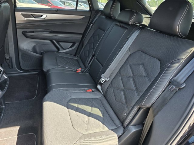 Used 2024 Volkswagen Atlas Cross Sport SE FWD image 7