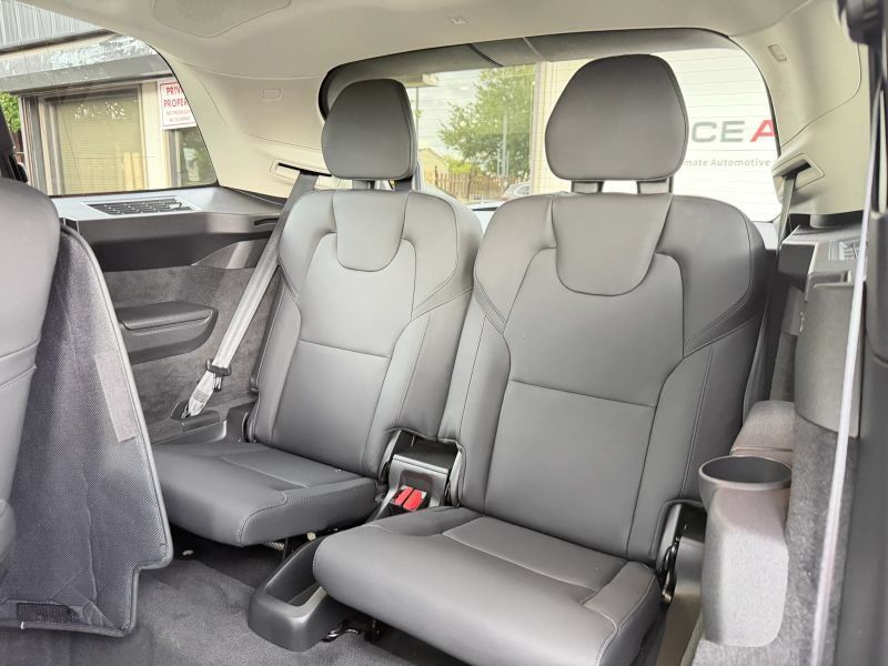 Used 2025 Volvo XC90 B6 Plus w/ Protection Package Premier AWD/4WD image 18