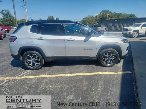 Used 2025 Jeep Compass Limited AWD/4WD image 6