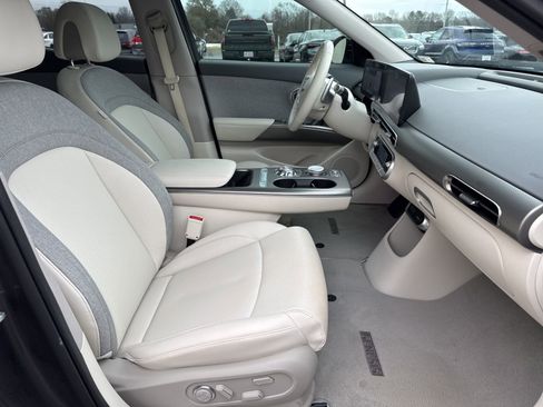 Used 2024 Genesis GV60 RWD image 37