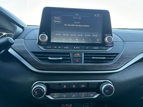 Used 2025 Nissan Altima 2.5 SV image 18