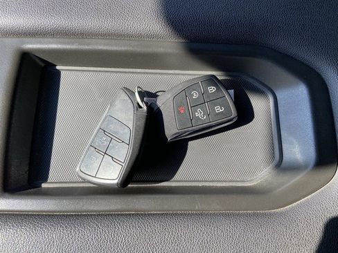 Used 2023 Chevrolet Silverado 1500 Custom image 31