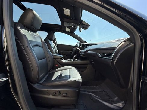 Used 2022 Cadillac XT4 Sport w/ Enhanced Visibility Package image 33