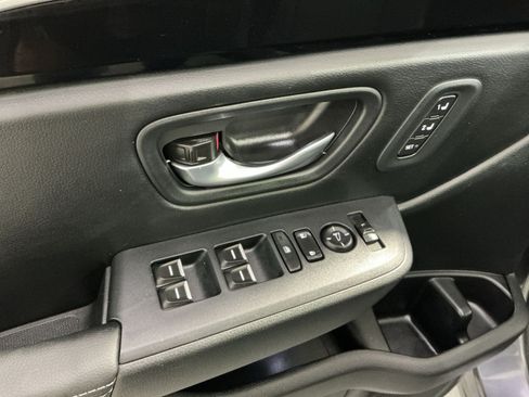 Used 2025 Honda Pilot Touring image 16