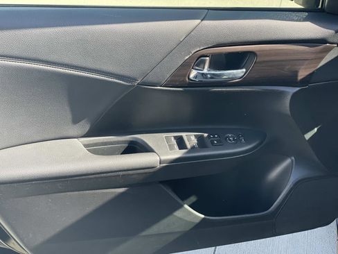 Used 2016 Honda Accord EX image 14