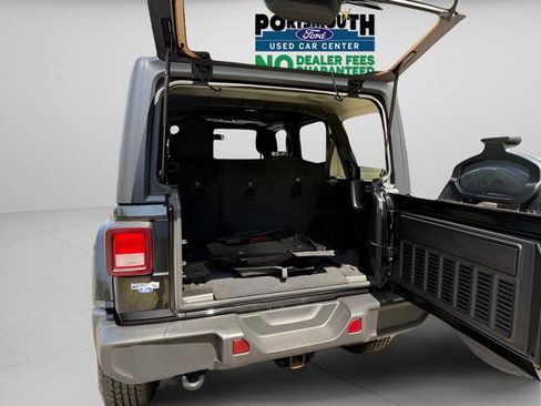 Used 2020 Jeep Wrangler Unlimited Sahara AWD/4WD image 13