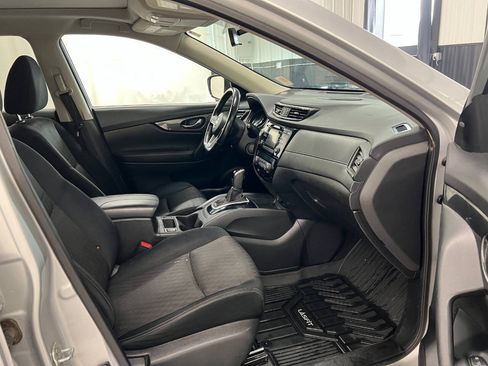 Used 2017 Nissan Rogue SV AWD/4WD image 11
