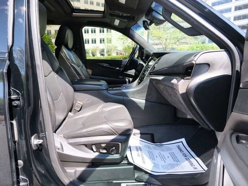 Used 2019 Cadillac Escalade ESV Platinum AWD/4WD image 35