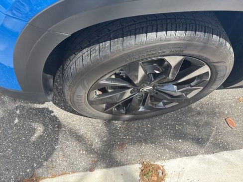 Used 2023 Volkswagen Taos SE image 4