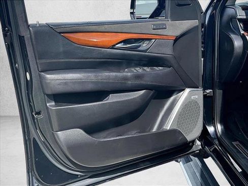 Used 2019 Cadillac Escalade ESV Premium Luxury RWD image 18