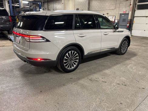 Used 2020 Lincoln Aviator Reserve w/ Equipment Group 201A image 6
