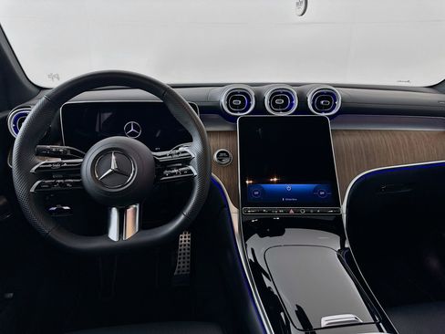 Used 2025 Mercedes-Benz GLC 300 4MATIC image 25