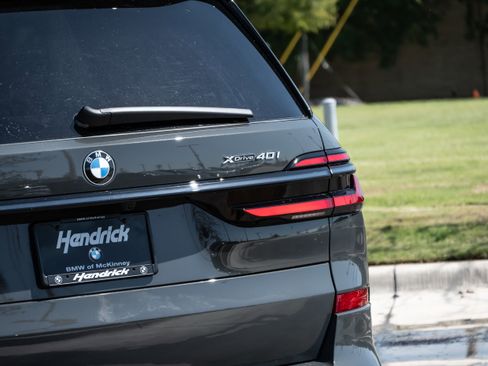 New 2026 BMW X7 xDrive40i w/ Executive Package image 7