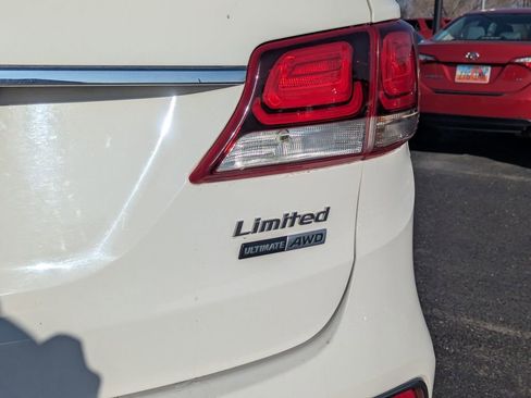 Used 2018 Hyundai Santa Fe Limited image 7