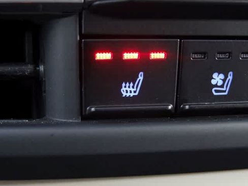 Certified 2023 Toyota Sienna Platinum AWD/4WD image 47
