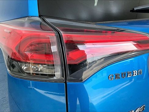 Used 2017 Toyota RAV4 Limited image 38