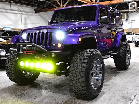 Used 2017 Jeep Wrangler Unlimited Rubicon w/ Cold Weather Group image 8