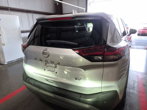 Used 2023 Nissan Rogue SV FWD image 4