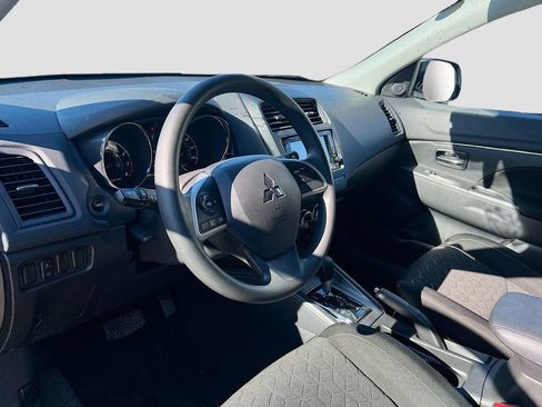Used 2025 Mitsubishi Outlander Sport AWD image 9