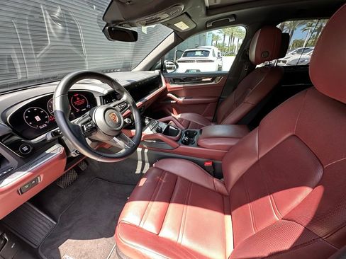 Certified 2024 Porsche Cayenne AWD/4WD image 4
