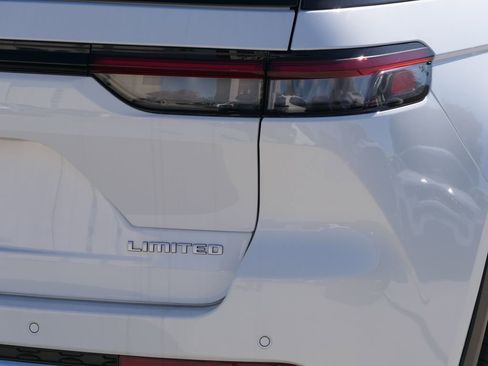 New 2025 Jeep Grand Cherokee Limited image 3