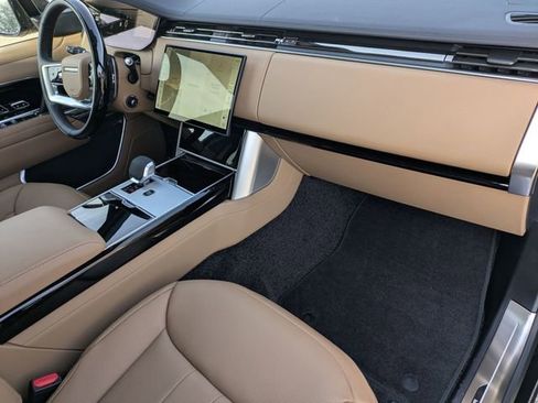New 2026 Land Rover Range Rover Long Wheelbase SE image 18