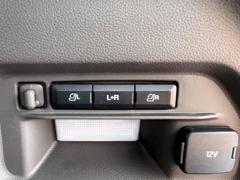 Used 2020 Ford Explorer Platinum w/ Premium Technology Package AWD/4WD image 29